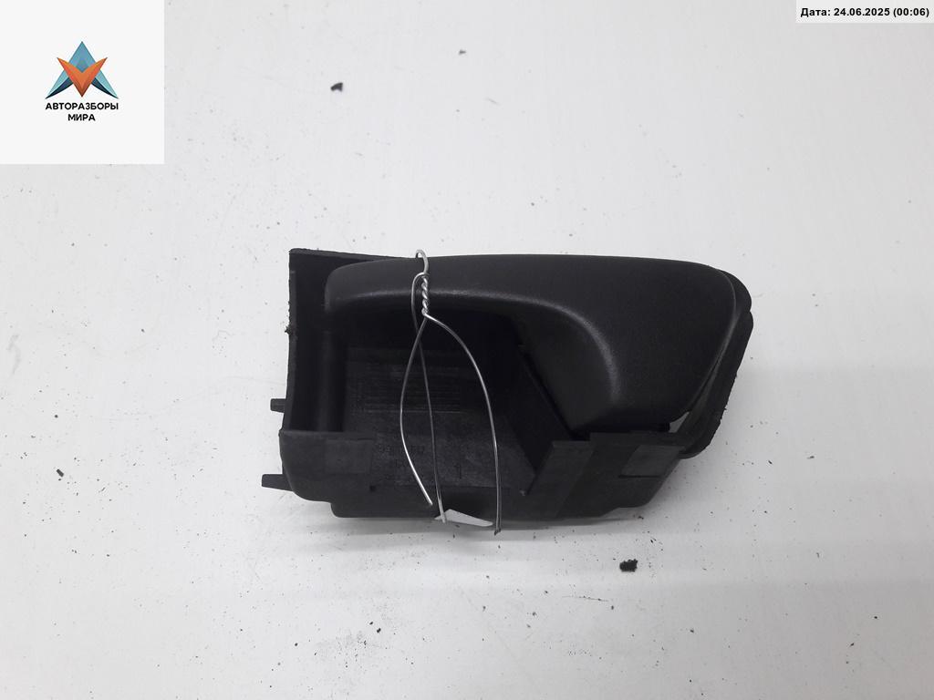 ручка внутренняя передняя левая Volkswagen Golf 3 поколение 1994, 1.6 л., бензин, МКПП, серый, хетчбэк 5 дв. - фото №1