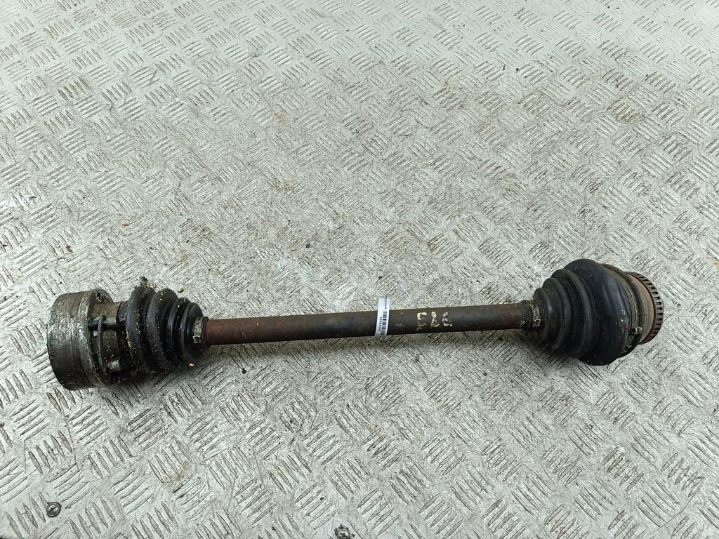 полуось передняя правая (приводной вал, ШРУС) Volkswagen Passat B5 1998, 1.6 л., бензин, МКПП, синий, универсал