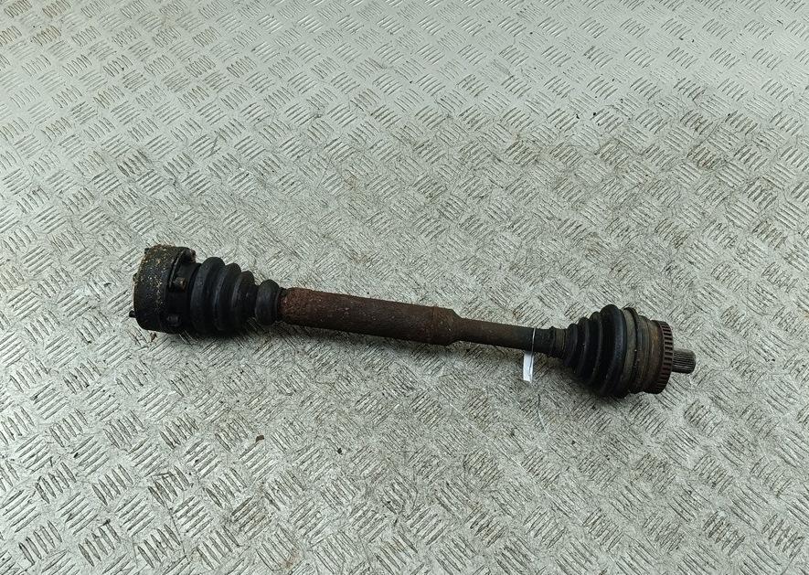 полуось передняя левая (приводной вал, ШРУС) Volkswagen Passat B5+ (GP) 2001, 1.6 л., бензин, МКПП, синий, седан