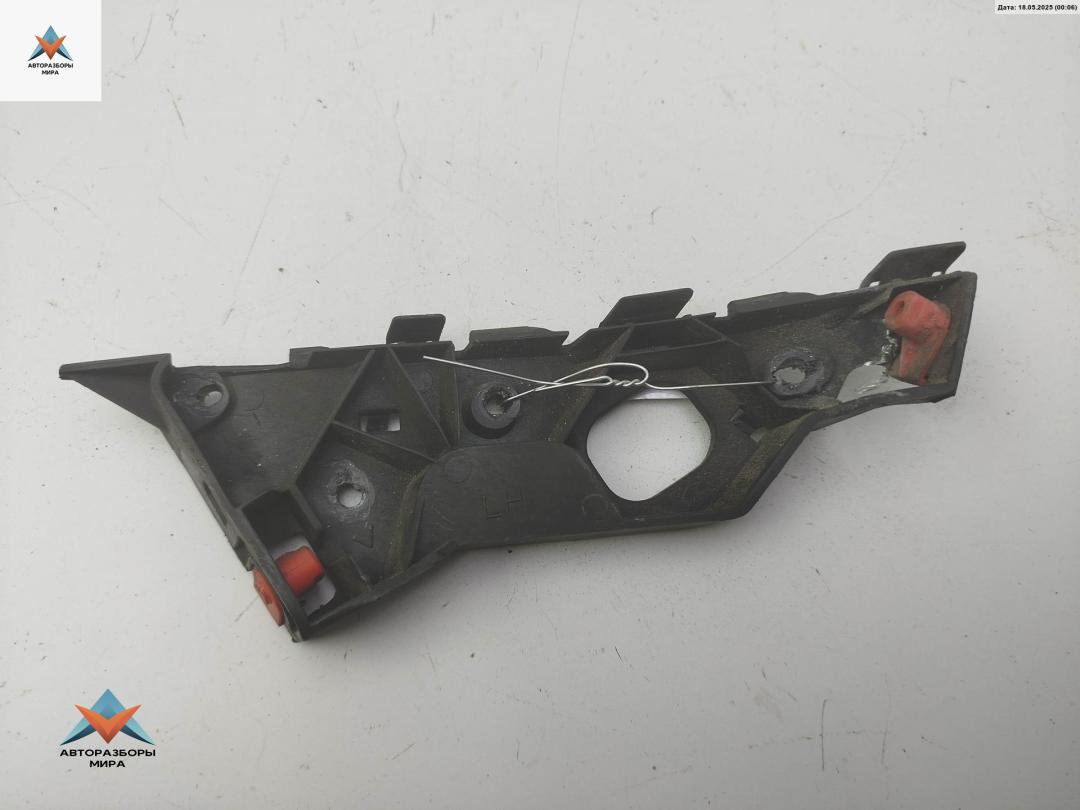 кронштейн переднего бампера Opel Corsa D 2009, 1.2 л., бензин, МКПП, белый, хетчбэк 5 дв., 13179963 - фото №1