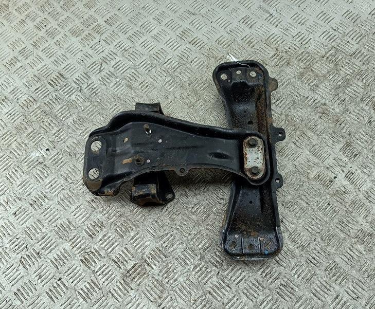 кронштейн КПП Subaru Forester 2010, 2.0 л., дизель, МКПП, чёрный, внедорожник 5 дв.