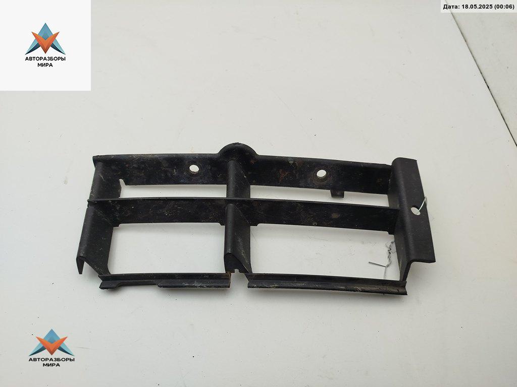 заглушка (решетка) в бампер BMW 5 серия E39 1999, 2.5 л., бензин, МКПП, зелёный, универсал, 8235673 - фото №1