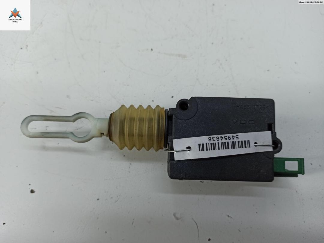 активатор замка багажника Audi A6 4B/C5 1998, 2.4 л., бензин, МКПП, синий, универсал, 4B9962115 - фото №1