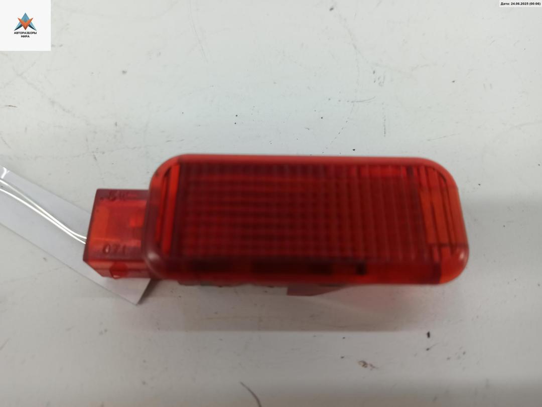 фонарь салона (плафон) Audi A6 Allroad Quattro C5 2001, 2.5 л., дизель, АКПП, серый, универсал, 4B0947411 - фото №1