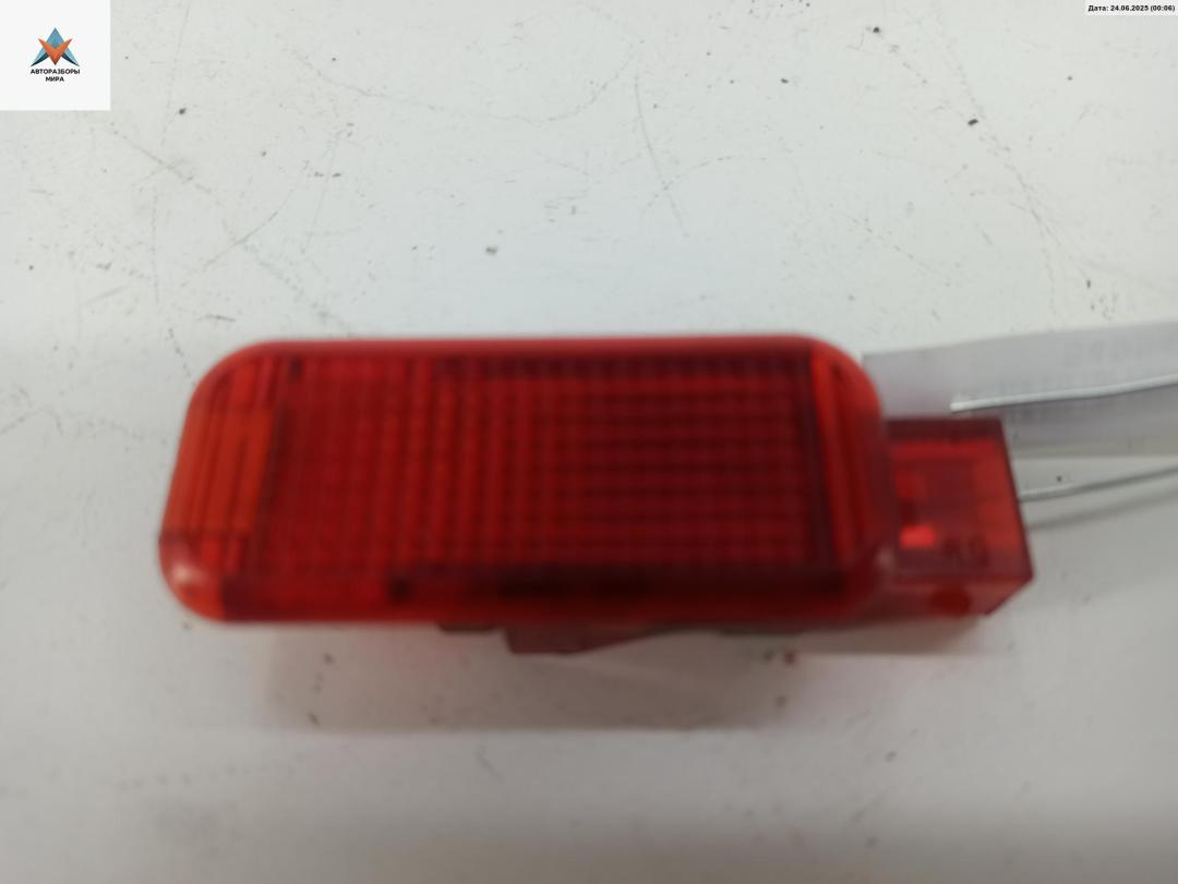 фонарь салона (плафон) Audi A6 Allroad Quattro C5 2001, 2.5 л., дизель, АКПП, серый, универсал, 4B0947411 - фото №1