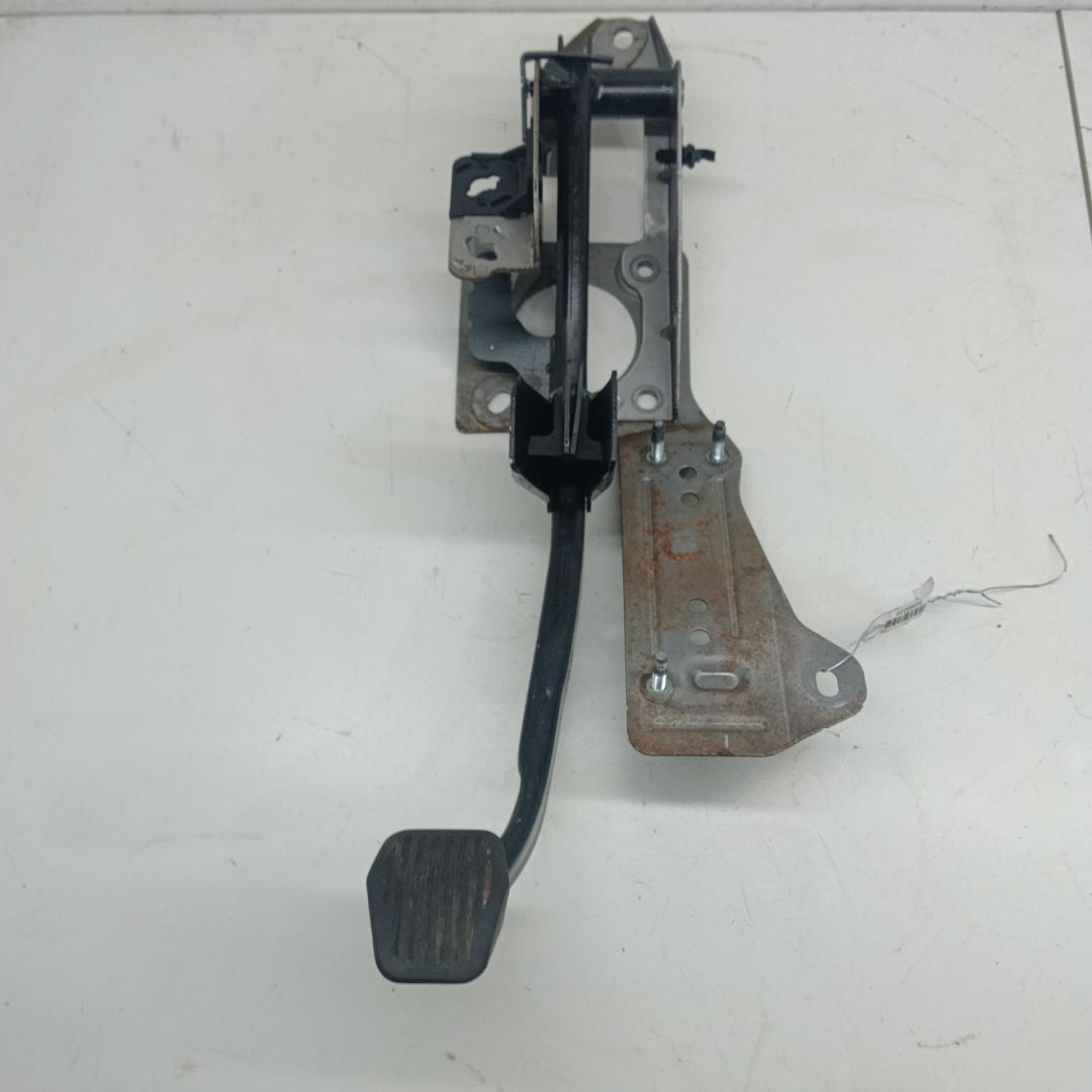 узел педальный (блок педалей) Ford Focus 2 поколение 2005, 1.6 л., дизель, МКПП, серый, хетчбэк 5 дв., 4M512467AN - фото №1