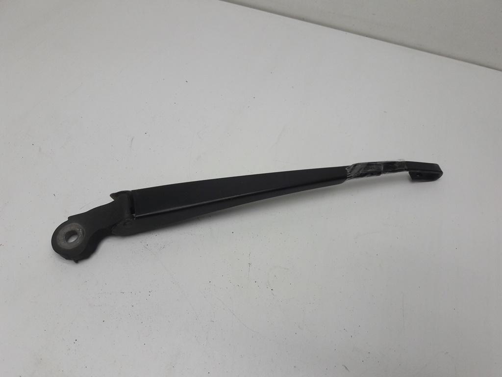 Щеткодержатель (поводок стеклоочистителя) задний Volkswagen Passat B5+ (GP) 2001, 1.9 л., дизель, МКПП, синий, универсал