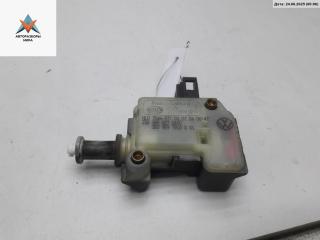 активатор замка багажника Volkswagen Passat B5 [рестайлинг] 2004, 1.9 л., дизель, МКПП, синий, универсал, 3B0959781D