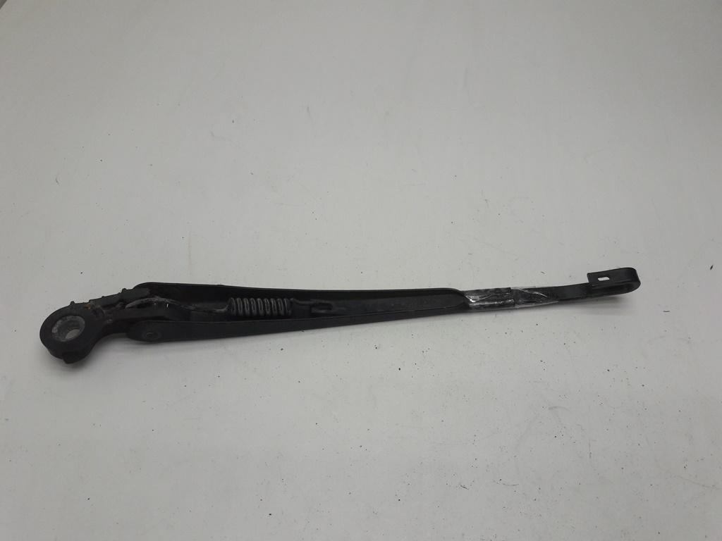 Щеткодержатель (поводок стеклоочистителя) задний Volkswagen Passat B5+ (GP) 2003, 1.9 л., дизель, МКПП, синий, универсал