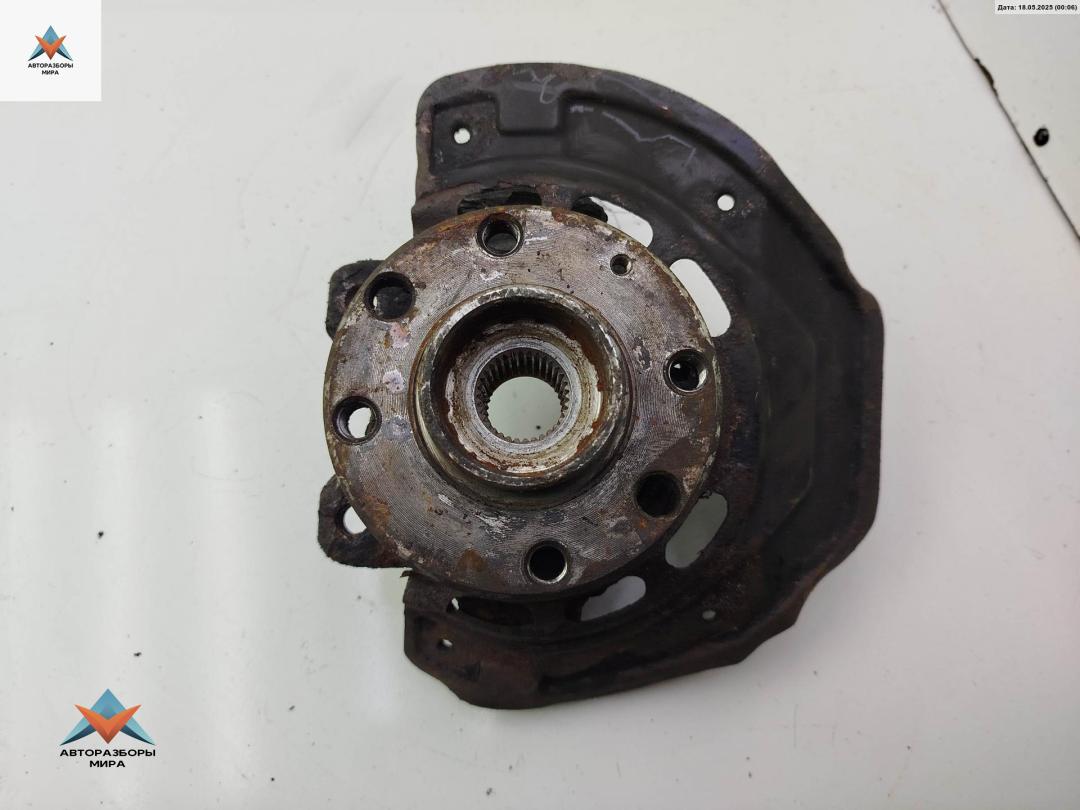 Кулак (корпус ступицы) передний левый Opel Vectra B 1998, 1.6 л., бензин, МКПП, красный, седан - фото №1