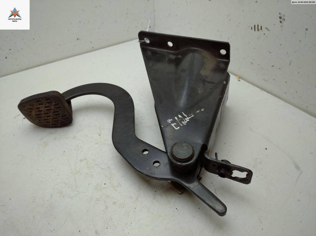 педаль тормоза Mercedes-Benz Vito-1 W638 2003, 2.2 л., дизель, АКПП, белый, микроавтобус - фото №1