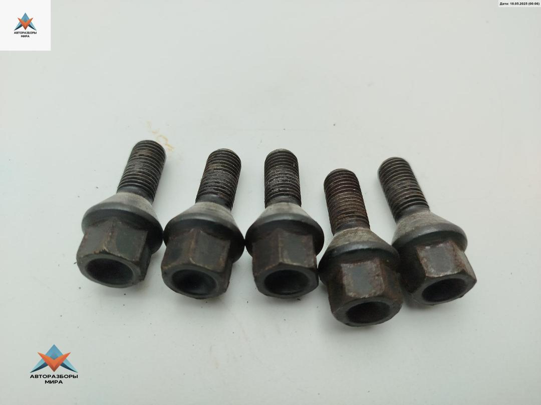 болт колесный BMW 5 серия E39 1999, 2.5 л., бензин, МКПП, зелёный, универсал, 6781150 - фото №1