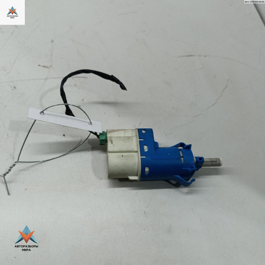 Датчик (включатель) стоп-сигнала Ford Focus 2 поколение 2005, 1.6 л., дизель, МКПП, серый, хетчбэк 5 дв., 3M5T9C872AB - фото №1