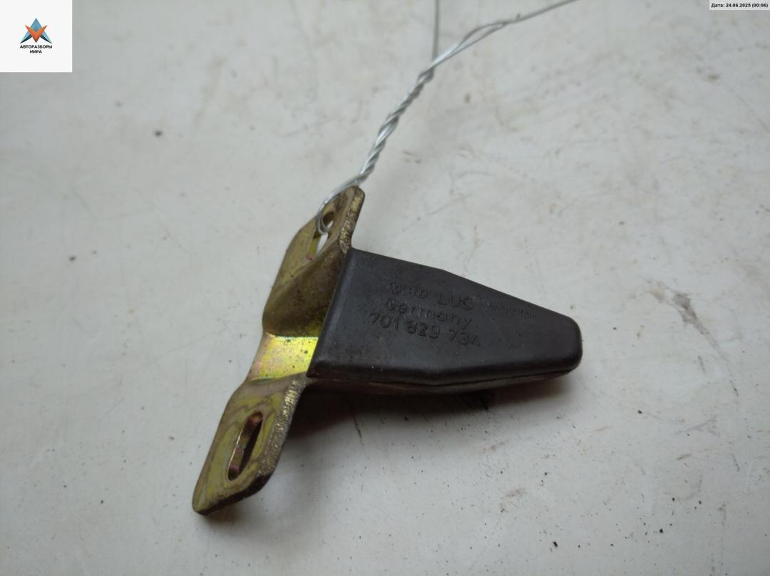 ответная часть (скоба) замка двери Volkswagen Transporter T4 2000, 1.9 л., дизель, МКПП, красный, микроавтобус, 701829734 - фото №1