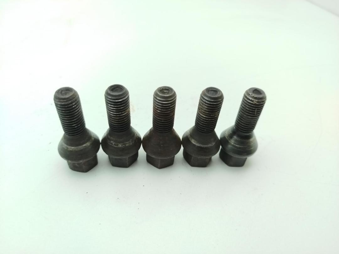болт колесный BMW 3 E46 2001, 2.0 л., дизель, МКПП, чёрный, универсал, 6781150