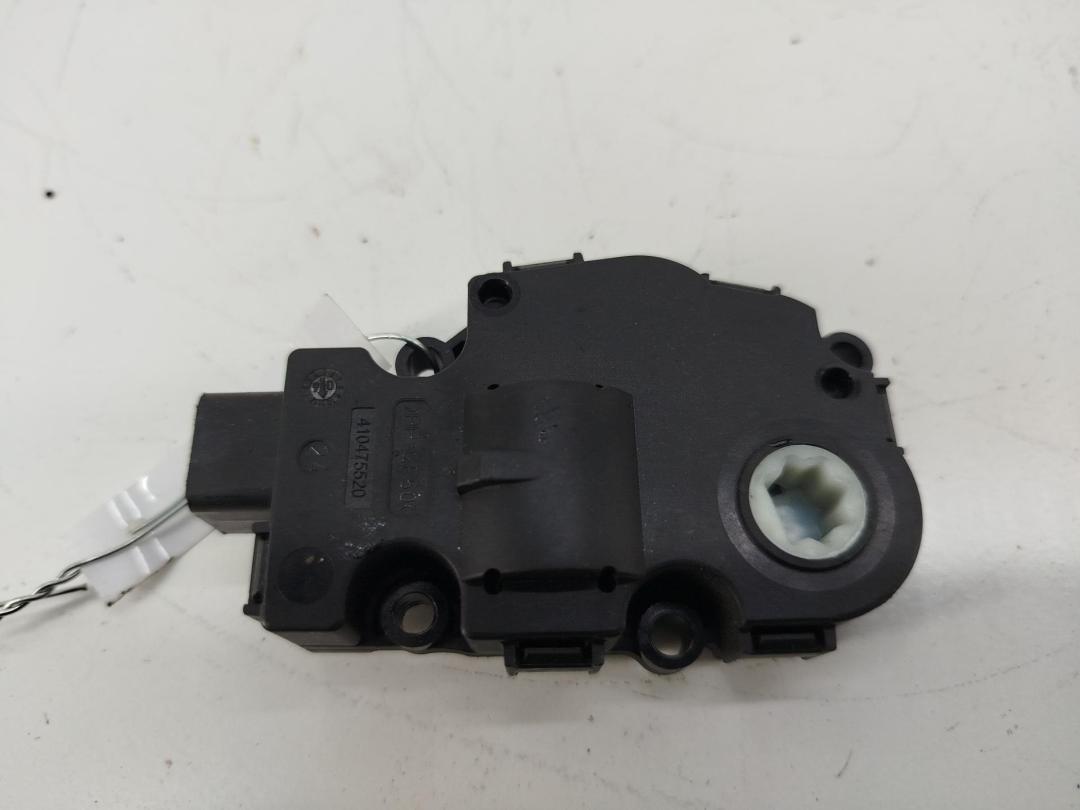 моторчик заслонки печки Mercedes-Benz M-Class ML W164 2006, 4.0 л., дизель, АКПП, чёрный, внедорожник 5 дв., 410475520 - фото №1