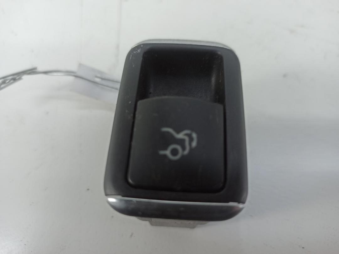 кнопка открытия багажника Mercedes-Benz E W212 2010, 3.0 л., дизель, АКПП, бежевый, универсал, 2049055602