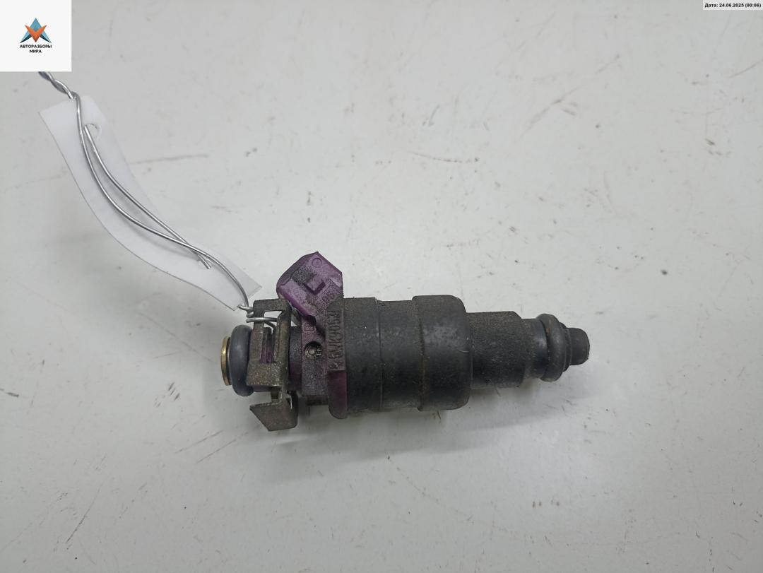 форсунка Opel Omega B 1996, 2.0 л., бензин, МКПП, синий, универсал, 90411552 - фото №1