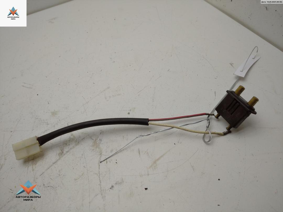 выключатель концевой (концевик) Mercedes-Benz Vito-1 W638 2003, 2.2 л., дизель, АКПП, белый, микроавтобус, 9018200254 - фото №1