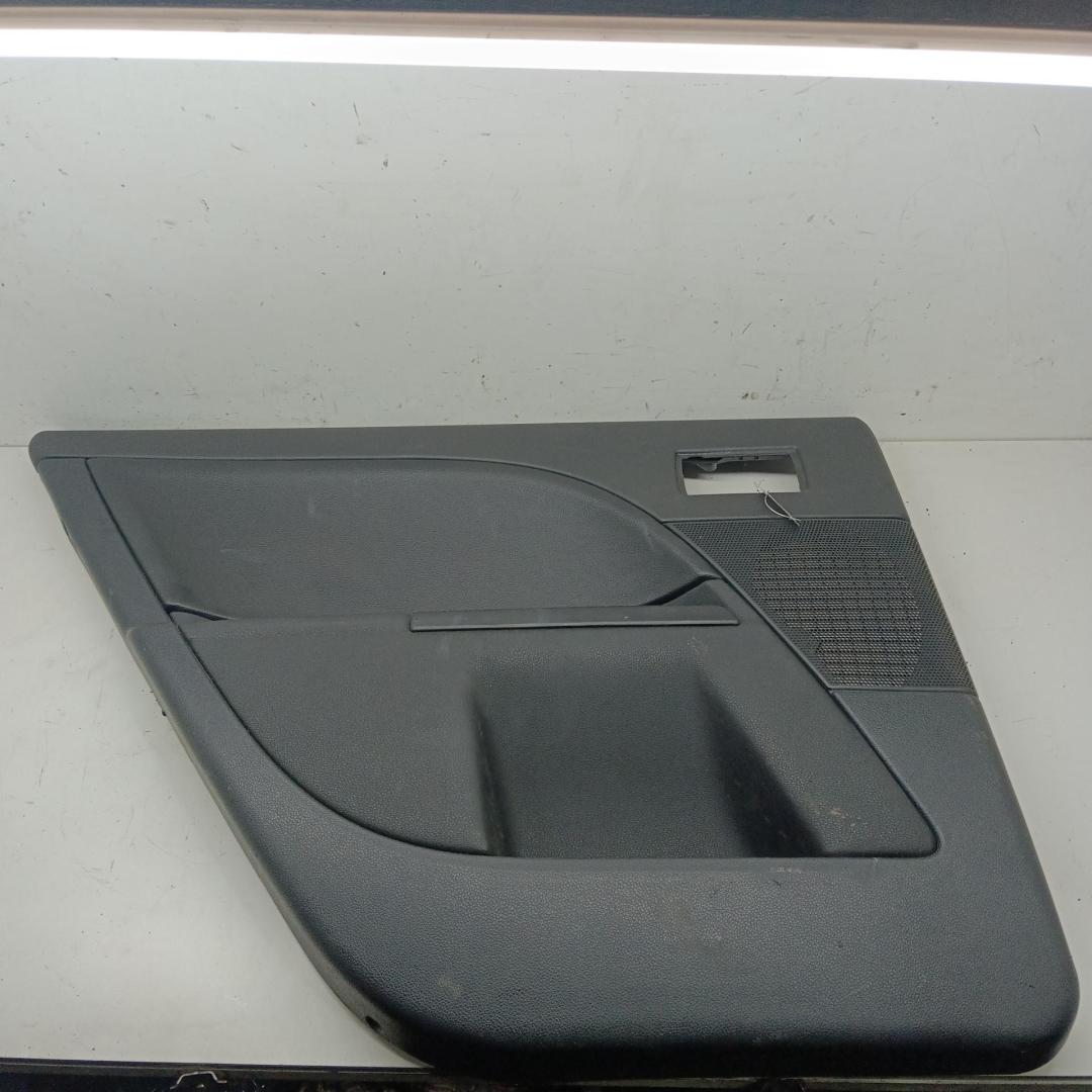 обшивка двери задняя левая Ford Mondeo III 2004, 2.0 л., дизель, МКПП, серый, хетчбэк 5 дв.
