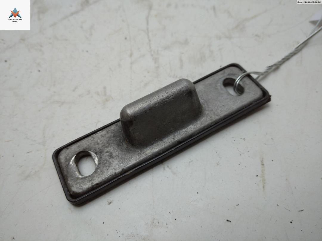 ответная часть (скоба) замка двери Mercedes-Benz Vito-1 W638 2003, 2.2 л., дизель, АКПП, белый, микроавтобус, A638760205 - фото №1