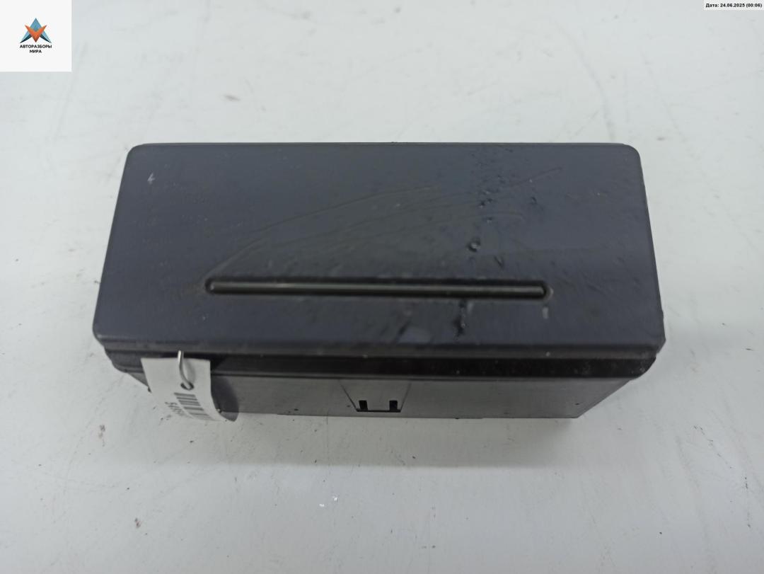 пепельница Audi A6 4B/C5 1999, 1.8 л., Ti, бензин, МКПП, серый, седан, 4B0857405 - фото №1