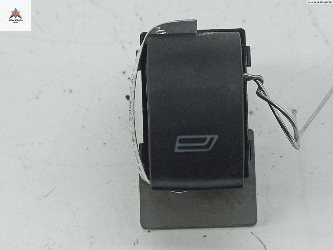 кнопка стеклоподъемника заднего правого Audi A6 4B/C5 1998, 1.8 л., Ti, бензин, МКПП, синий, универсал, 4B0959855 - фото №1