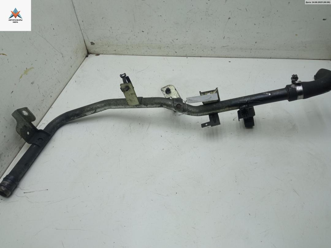 трубка охлаждающей жидкости Nissan Almera Tino V10 2000, 2.2 л., дизель, МКПП - фото №1