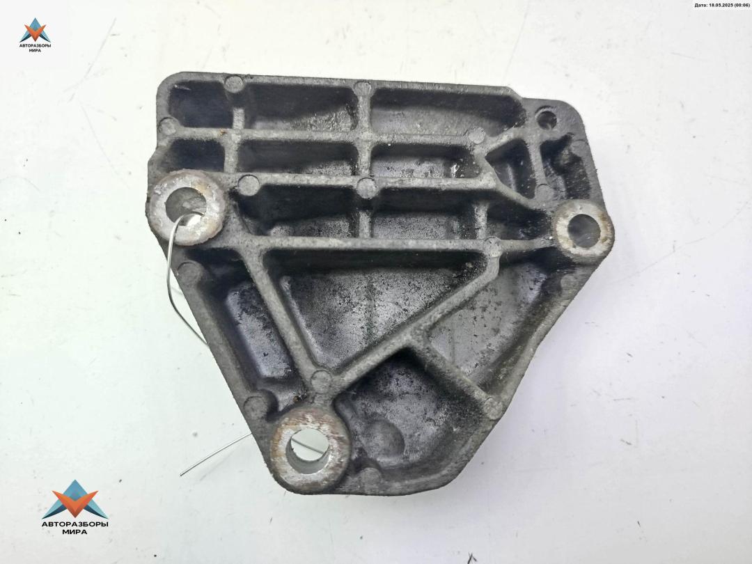 кронштейн компрессора кондиционера Opel Zafira 1 поколение (A) 2001, 1.8 л., бензин, МКПП, серый, минивэн, 90529603 - фото №1