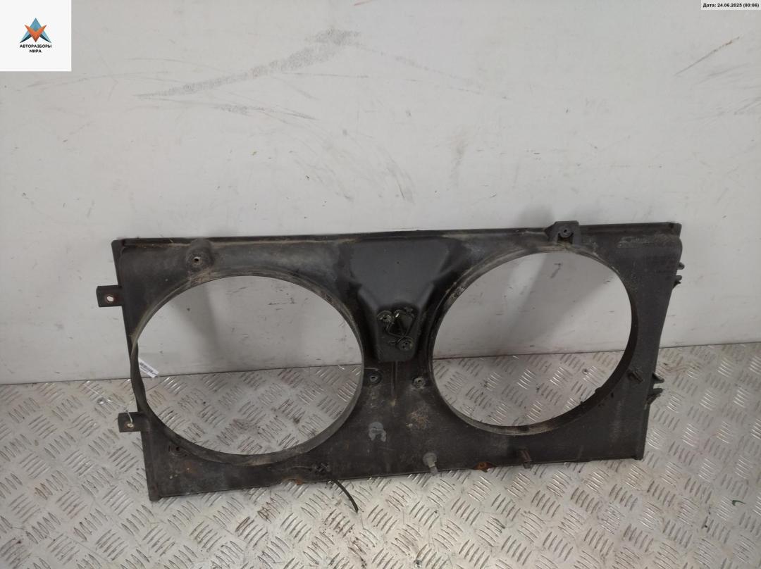 диффузор вентилятора Volkswagen Transporter T4 1992, 2.4 л., дизель, МКПП, белый, микроавтобус, 701121207B - фото №1