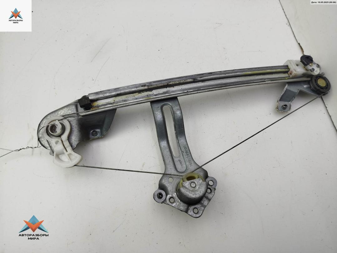 стеклоподъемник задний правый Opel Vectra B 1998, 1.6 л., бензин, МКПП, красный, седан, 90464336 - фото №1