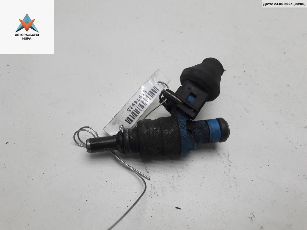 форсунка Volkswagen Passat B5 1999, 1.8 л., бензин, МКПП, синий, универсал, 058133551F - фото №1