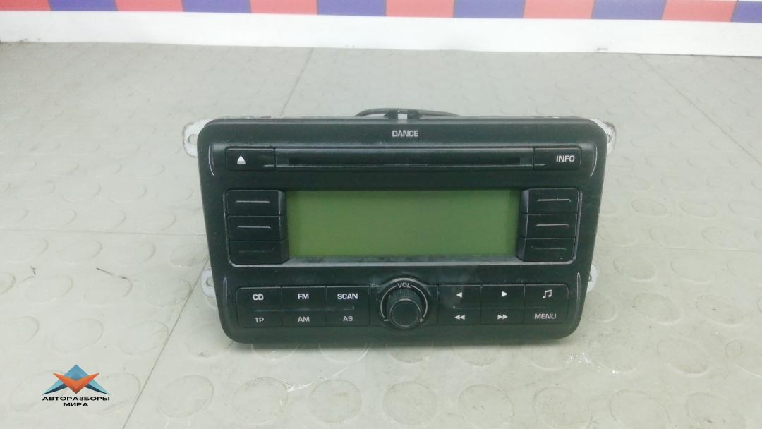 магнитола Skoda Fabia 2 поколение (5J) 2008, 1.6 л., бензин, МКПП, хетчбэк 5 дв., 5J0035161A - фото №1