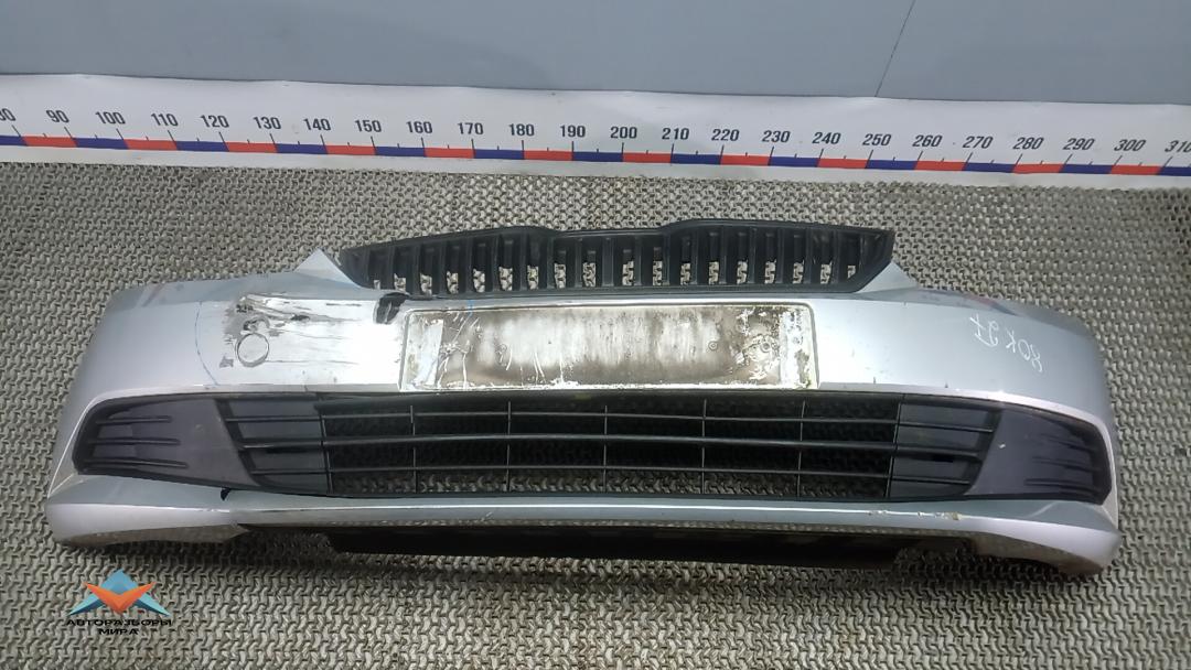 бампер передний Skoda Fabia 3 поколение (NJ) 2015, 1.4 л., дизель, МКПП, хетчбэк 5 дв., 6V0807221, 6V0807611 - фото №1