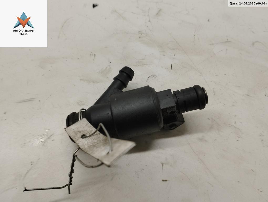 форсунка Audi A8 D2/4D 1998, 4.2 л., бензин, АКПП, синий, седан, 077133551K - фото №1