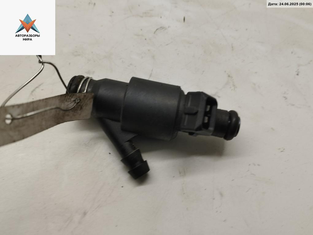 форсунка Audi A8 D2/4D 1998, 4.2 л., бензин, АКПП, синий, седан, 077133551K - фото №1