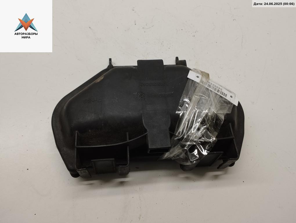 крышка фары Audi A4 B5 1995, 1.6 л., бензин, МКПП, красный, седан, 1305219083 - фото №1