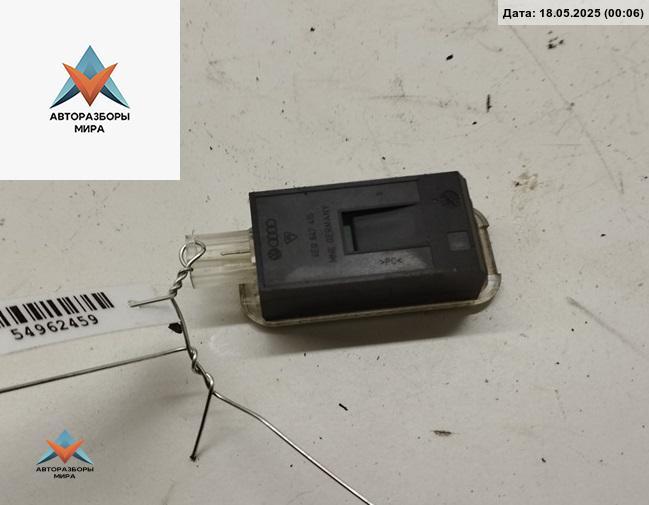 фонарь салона (плафон) Audi A6 4F/C6 2004, 3.2 л., бензин, АКПП, чёрный, седан, 4E0947415 - фото №1