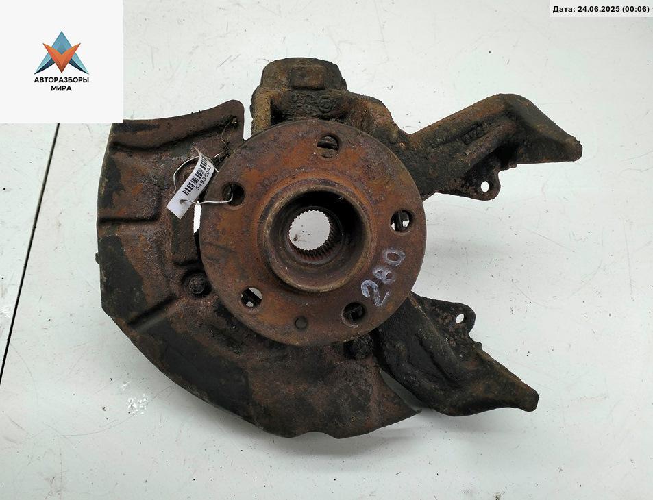 ступица передняя правая Volkswagen Golf 4 поколение 2000, 1.9 л., дизель, МКПП, синий, универсал - фото №1