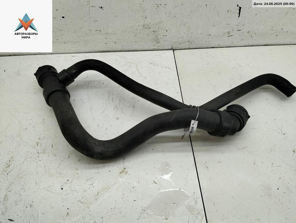 патрубок радиатора Volkswagen Passat B5 1998, 1.6 л., бензин, 8D0121055J - фото №1