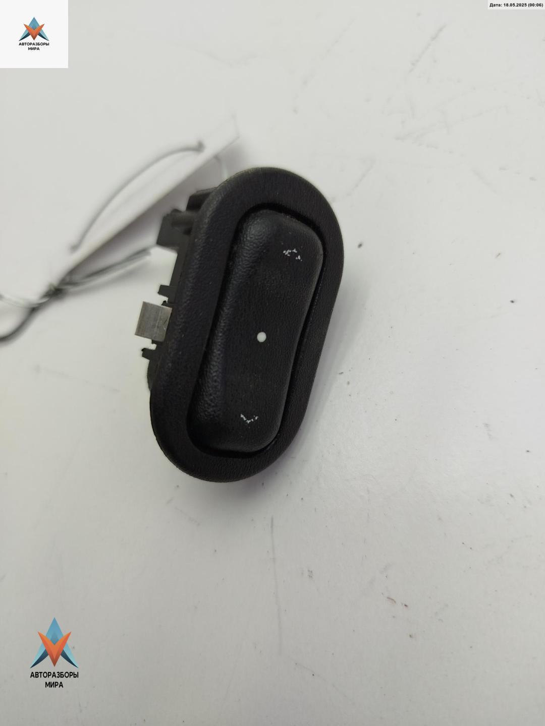 кнопка стеклоподъемника переднего правого Opel Astra G 2003, 1.7 л., дизель, МКПП, чёрный, универсал, 90561388 - фото №1