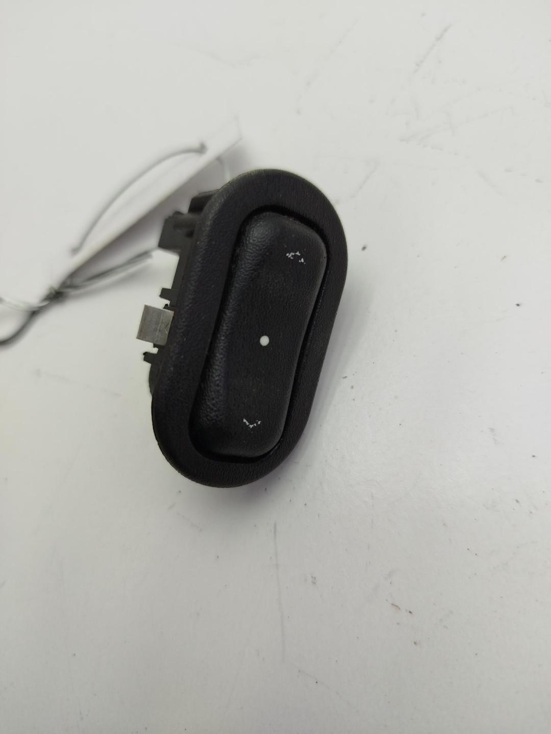 кнопка стеклоподъемника переднего правого Opel Astra G 2003, 1.7 л., дизель, МКПП, чёрный, универсал, 90561388