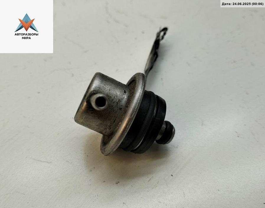 регулятор давления топлива Skoda Octavia mk1 (A4 1U) 2003, 2.0 л., бензин, МКПП, синий, универсал, 037133035H - фото №1