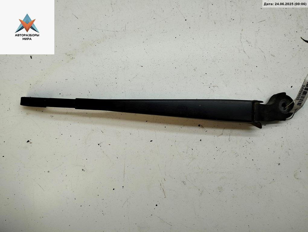 Щеткодержатель (поводок стеклоочистителя) задний Volkswagen Passat B5 1998, 1.8 л., бензин, МКПП, красный, универсал, 3B9955707A - фото №1