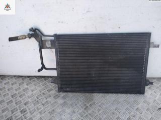 радиатор кондиционера Volkswagen Passat B5 1998, 1.6 л., бензин, МКПП, зелёный, универсал, 8D0280401E