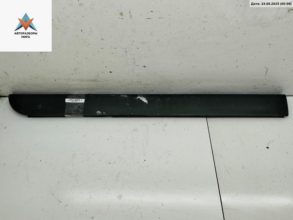 молдинг двери задней правой Skoda Superb 1 поколение 2002, 1.8 л., бензин, МКПП, зелёный, седан, 3U5854950A - фото №1