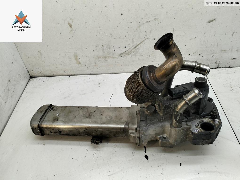 охладитель EGR / Радиатор EGR Volkswagen Golf 6 поколение 2011, 2.0 л., дизель, МКПП, чёрный, универсал, 03L131512AF - фото №1