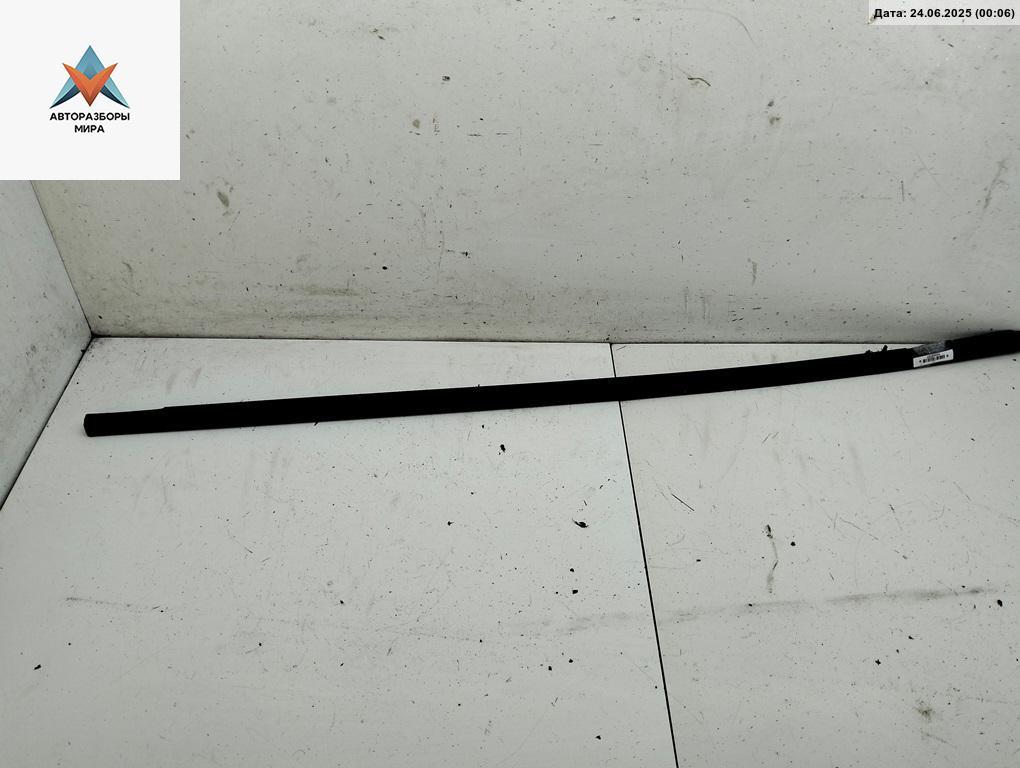 Молдинг стекла двери наружный Skoda Superb 1 поколение 2002, 1.8 л., бензин, МКПП, зелёный, седан, 3U0837248 - фото №1