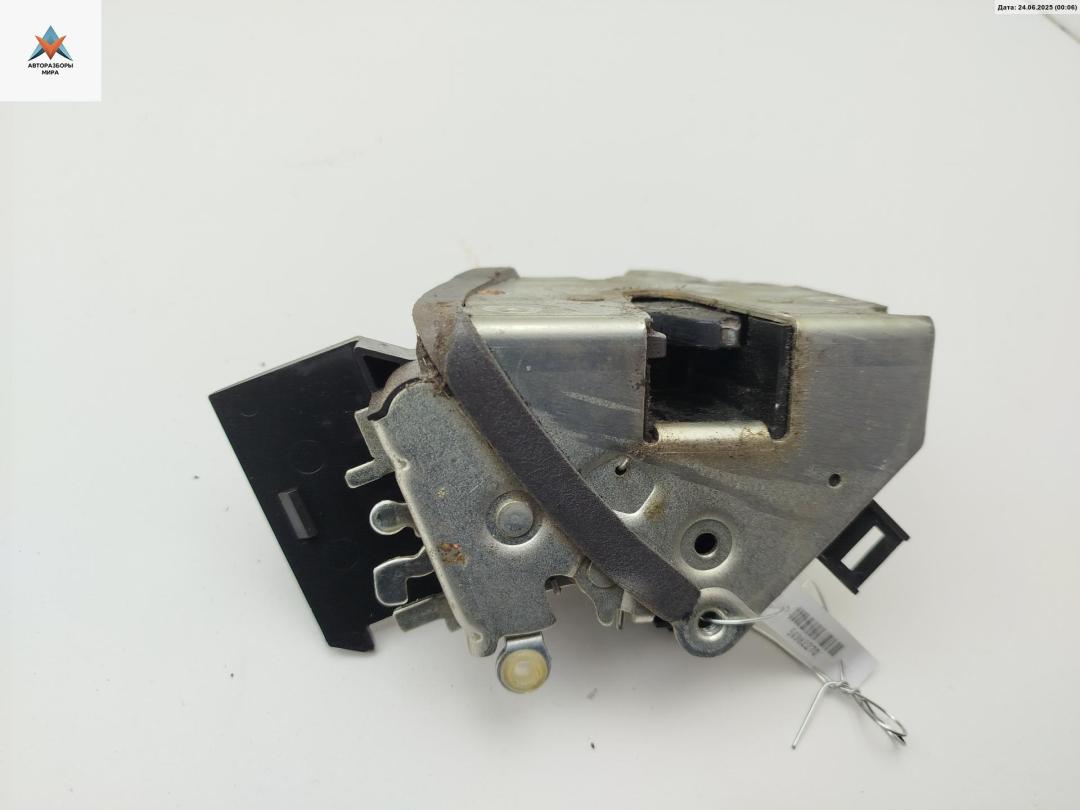 замок двери передней правой BMW 5 серия E39 1999, 2.0 л., бензин, МКПП, синий, седан, 8235126 - фото №1