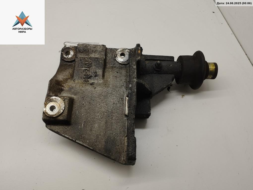 кронштейн (крепление) Audi 80 8C/B4 1992, 2.0 л., бензин, МКПП, серый, седан - фото №1